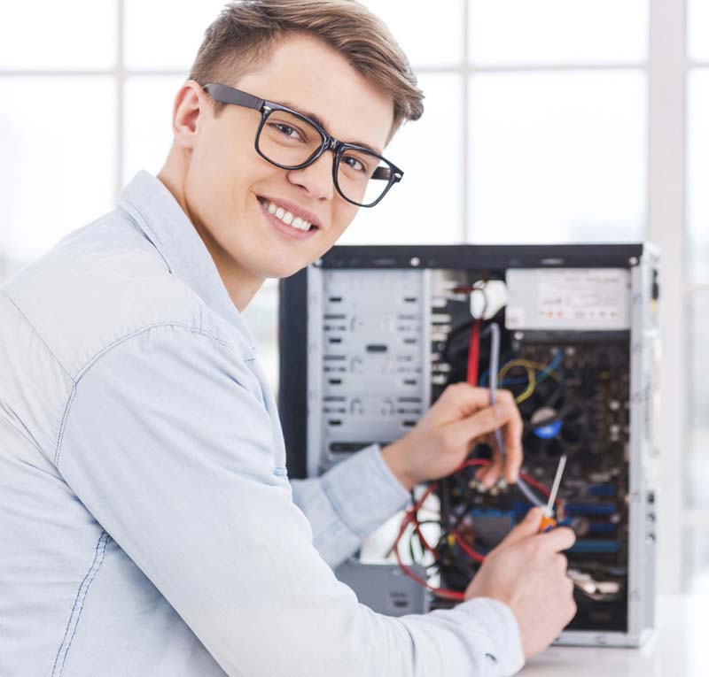 Мастер по ремонту компьютеров в Работках